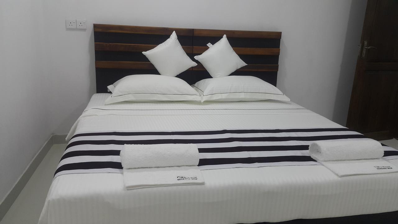 City Capital Hostel Анурадхапура Экстерьер фото
